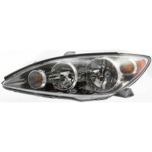 Load image into Gallery viewer, 2005–2006 Toyota Camry LE / XLE Headlight Set Driver &amp; Passenger Side | OEM Fit